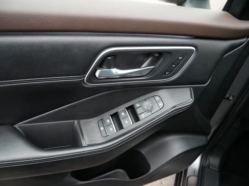 Used 2023 Nissan Rogue Platinum w/ Platinum Premium Package image 20