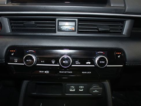 Used 2025 Honda Pilot Touring image 34