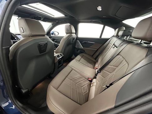 Used 2025 BMW 530i xDrive w/ Premium Package AWD/4WD image 34