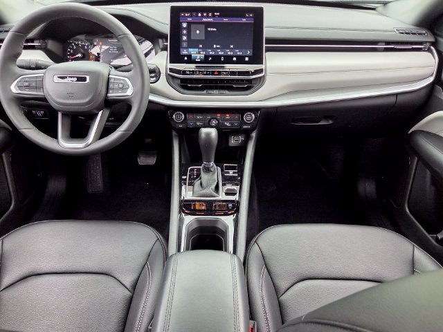 Used 2025 Jeep Compass Limited AWD/4WD image 12