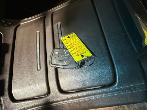 Used 2016 Chevrolet Suburban LTZ AWD/4WD image 25
