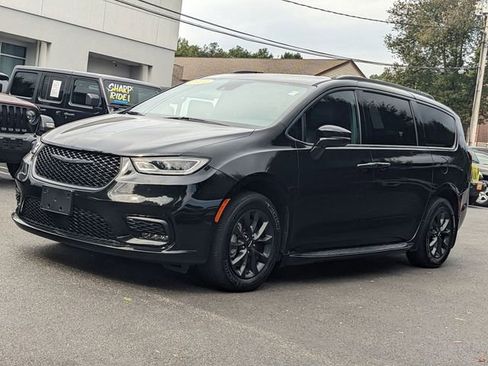 Certified 2021 Chrysler Pacifica Touring-L w/ S Appearance Package image 5