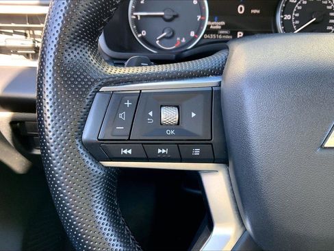 Used 2024 Mitsubishi Outlander SE image 17