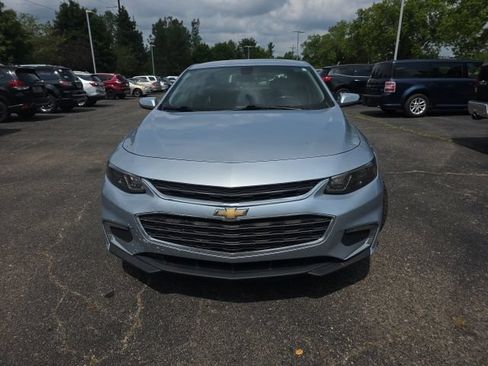 Used 2017 Chevrolet Malibu LT FWD image 2