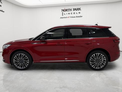 Used 2021 Lincoln Corsair Reserve w/ Equipment Group 201A AWD/4WD image 2