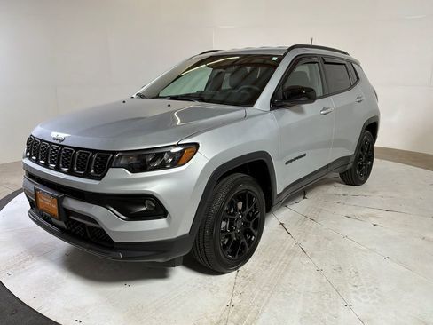 Certified 2025 Jeep Compass Latitude w/ Altitude Special Edition AWD/4WD image 3