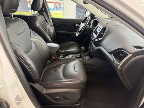 Used 2020 Jeep Cherokee Latitude Lux w/ Comfort/Convenience Group AWD/4WD image 11
