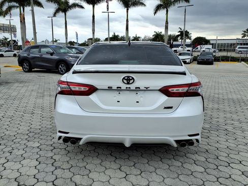 Used 2020 Toyota Camry XSE image 5