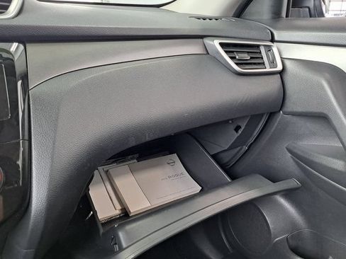Used 2016 Nissan Rogue S w/ Appearance Package FWD image 18