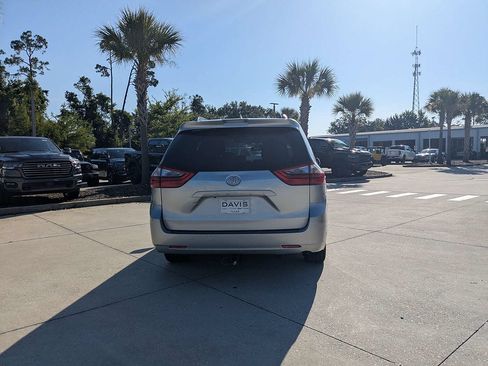 Used 2020 Toyota Sienna XLE FWD image 4