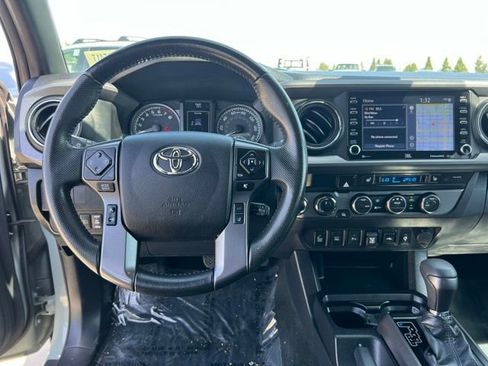 Used 2022 Toyota Tacoma TRD Sport w/ TRD Premium Sport Package AWD/4WD image 17