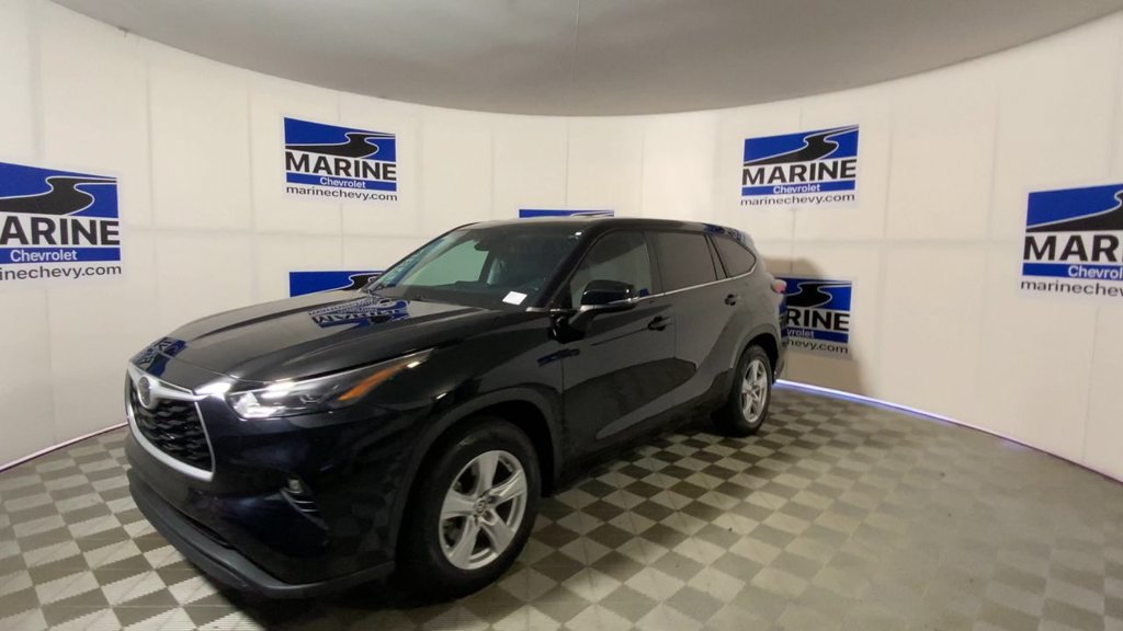 Used 2023 Toyota Highlander LE FWD image 6