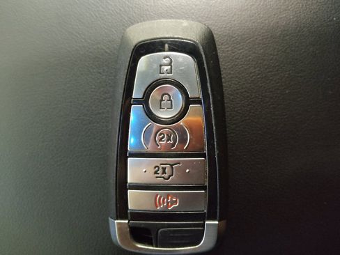Used 2020 Ford Explorer XLT w/ Equipment Group 202A AWD/4WD image 32