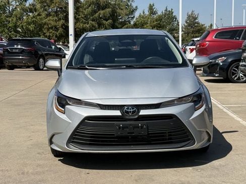 Used 2025 Toyota Corolla LE FWD image 8