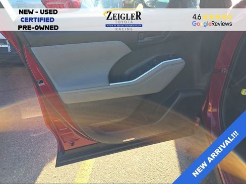 Used 2021 Toyota Highlander LE AWD/4WD image 10