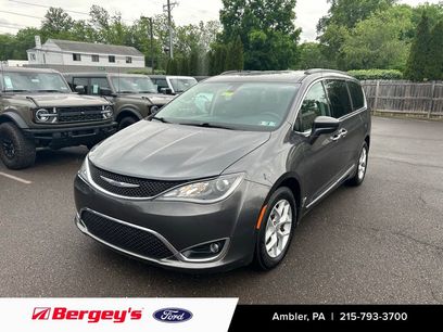 Used 2017 Chrysler Pacifica Touring-L w/ Tire & Wheel Group