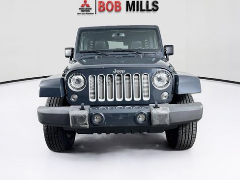 Used 2017 Jeep Wrangler Unlimited Sahara w/ Connectivity Group AWD/4WD image 2