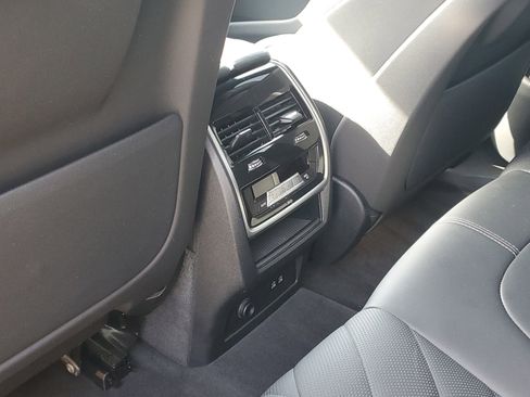 Used 2024 BMW X5 xDrive40i w/ Premium Package image 25