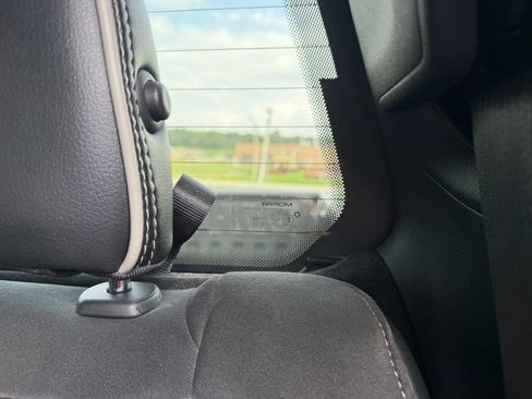 Used 2019 RAM 1500 Laramie AWD/4WD image 37