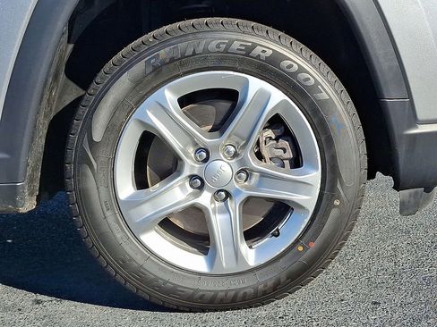 Used 2024 Jeep Compass Latitude image 8