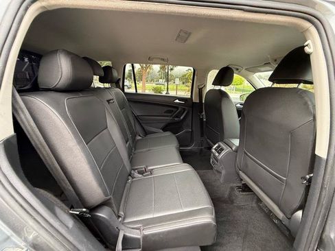 Used 2018 Volkswagen Tiguan SE AWD/4WD image 38