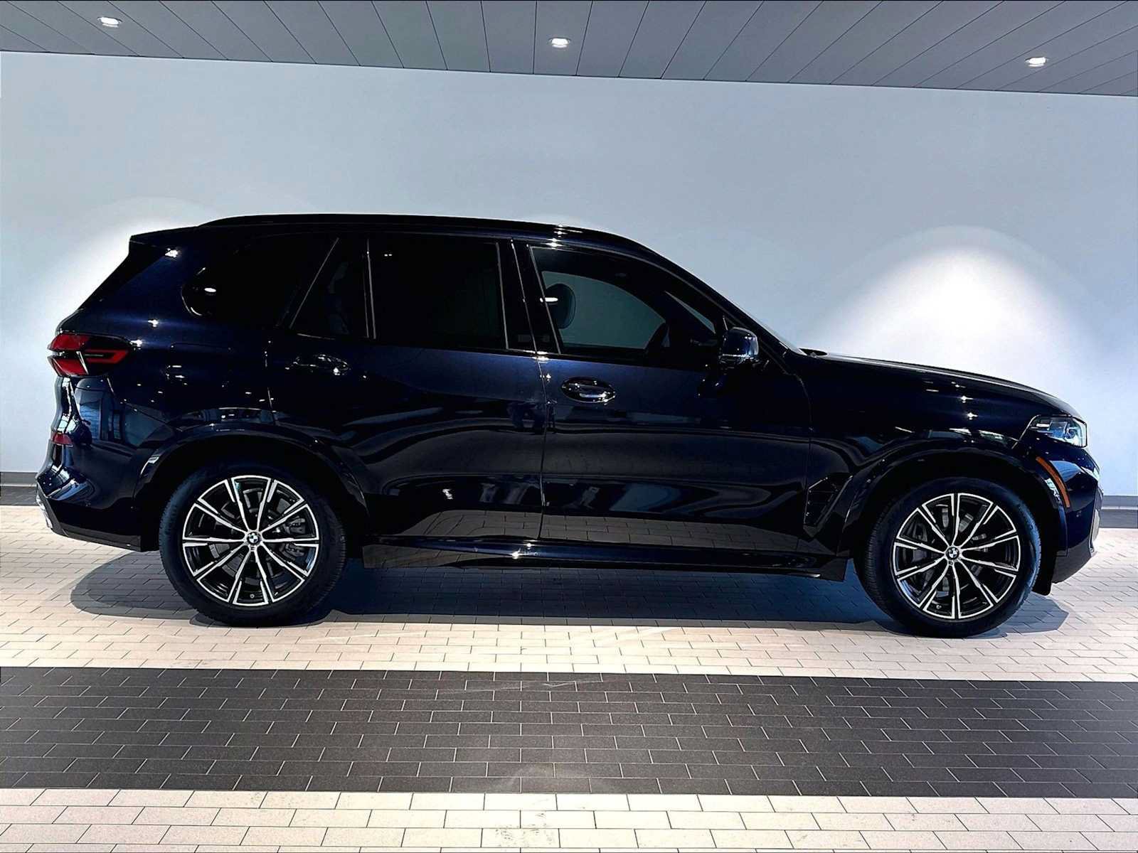 Used 2026 BMW X5 xDrive50e w/ M Sport Package AWD/4WD image 11