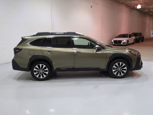Certified 2025 Subaru Outback Touring XT AWD/4WD image 2
