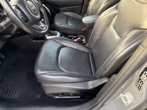 Used 2021 Jeep Renegade Limited w/ Luxury Group II image 16