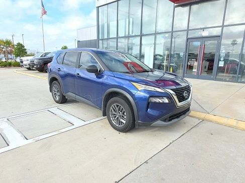 Used 2023 Nissan Rogue S AWD/4WD image 2
