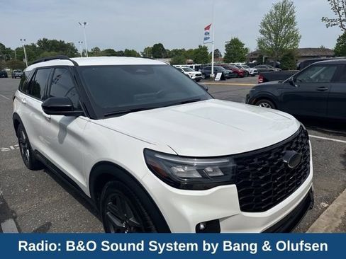 Used 2025 Ford Explorer ST image 4