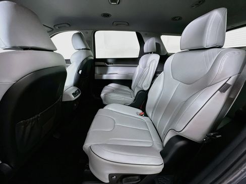 Used 2024 Hyundai Palisade SEL FWD image 28