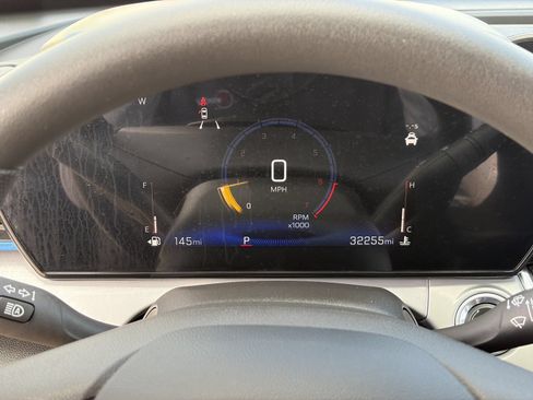 Used 2025 Chevrolet Trax LT w/ LPO, Blackout Package FWD image 32