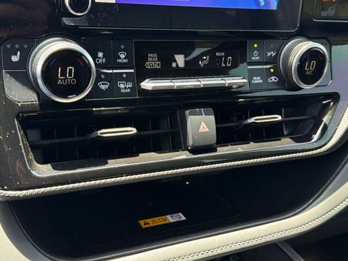 Used 2024 Toyota Highlander XSE FWD image 27