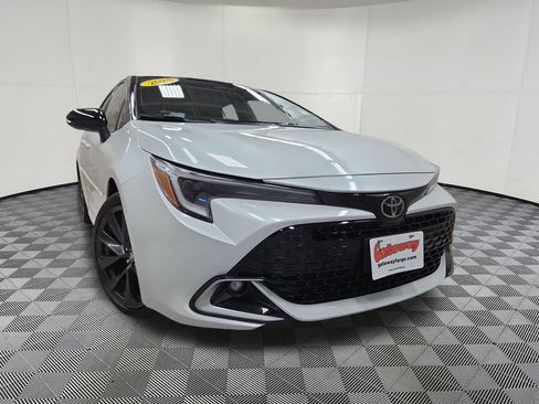 Used 2024 Toyota Corolla XSE FWD image 2