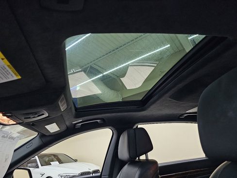 Used 2014 BMW 750Li image 40