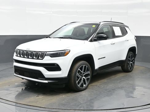 Used 2025 Jeep Compass Limited w/ Elite Group image 2