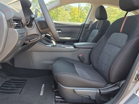 New 2025 Nissan Sentra SR image 10