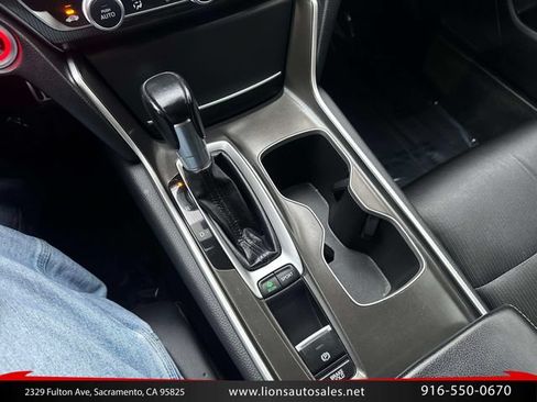 Used 2018 Honda Accord Sport image 19