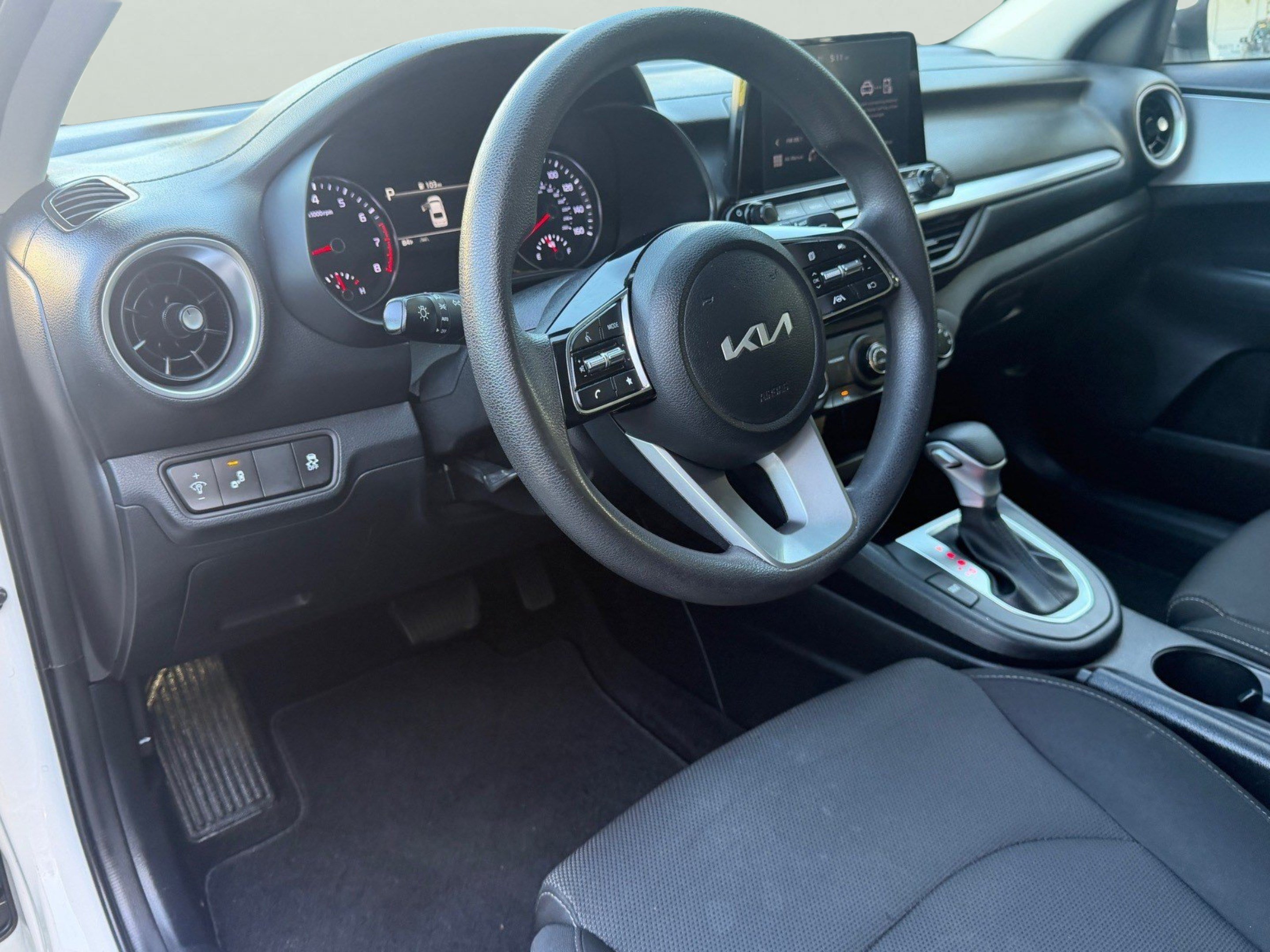 Used 2024 Kia Forte LXS w/ LXS Technology Package FWD image 14