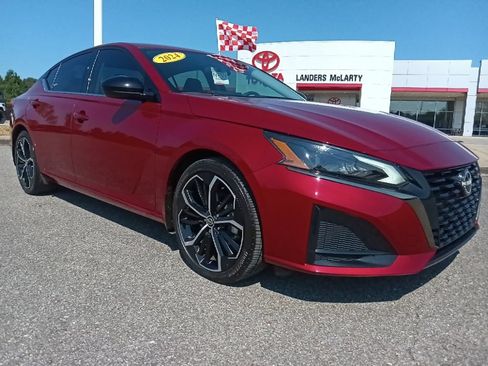 Used 2024 Nissan Altima 2.5 SR w/ SR Premium Package FWD image 1