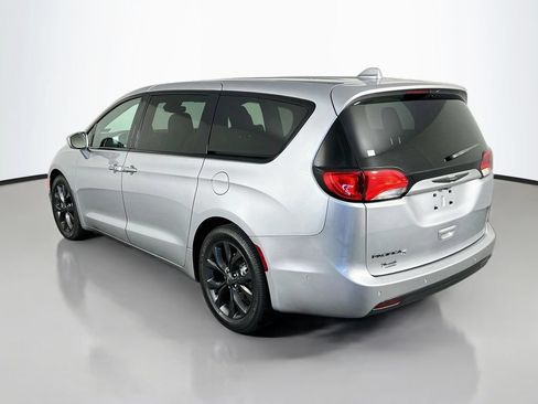 Used 2019 Chrysler Pacifica Touring Plus w/ Advanced Safetytec Group FWD image 5