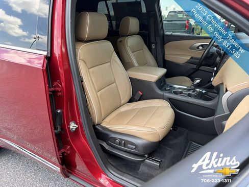 Used 2023 Chevrolet Traverse Premier FWD image 23