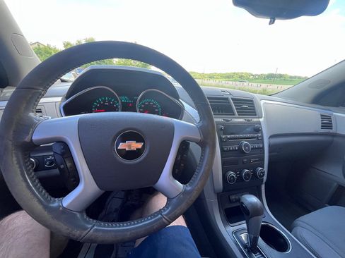 Used 2011 Chevrolet Traverse LS FWD image 17