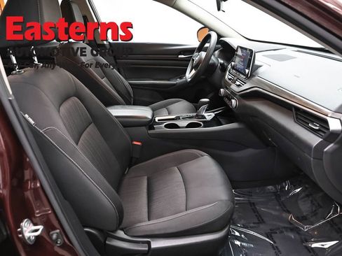 Used 2024 Nissan Altima 2.5 SV FWD image 24