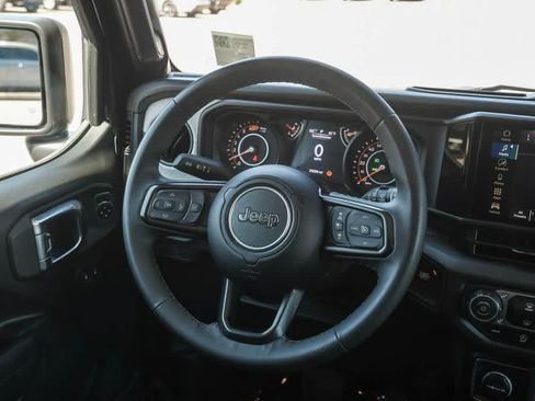 Used 2025 Jeep Wrangler Unlimited Sport AWD/4WD image 12