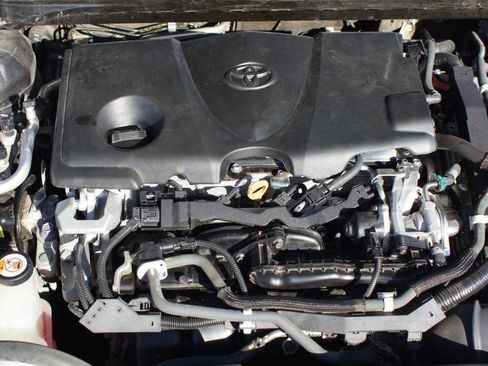 Used 2018 Toyota Camry XLE image 27