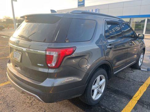 Used 2017 Ford Explorer XLT w/ Equipment Group 202A image 4