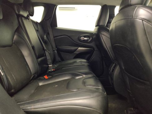 Used 2021 Jeep Cherokee Latitude Plus FWD image 19