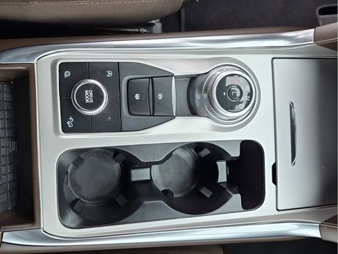 Used 2024 Ford Explorer King Ranch w/ Technology Package image 40