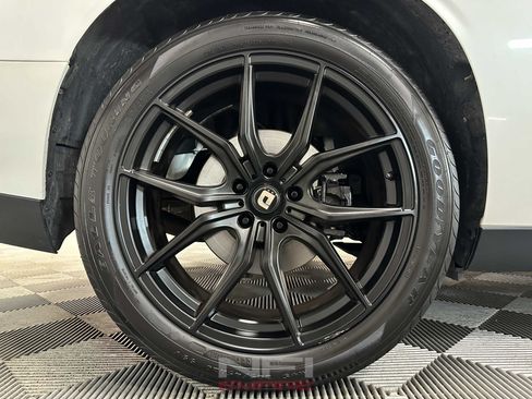 Used 2016 Dodge Challenger R/T RWD image 18